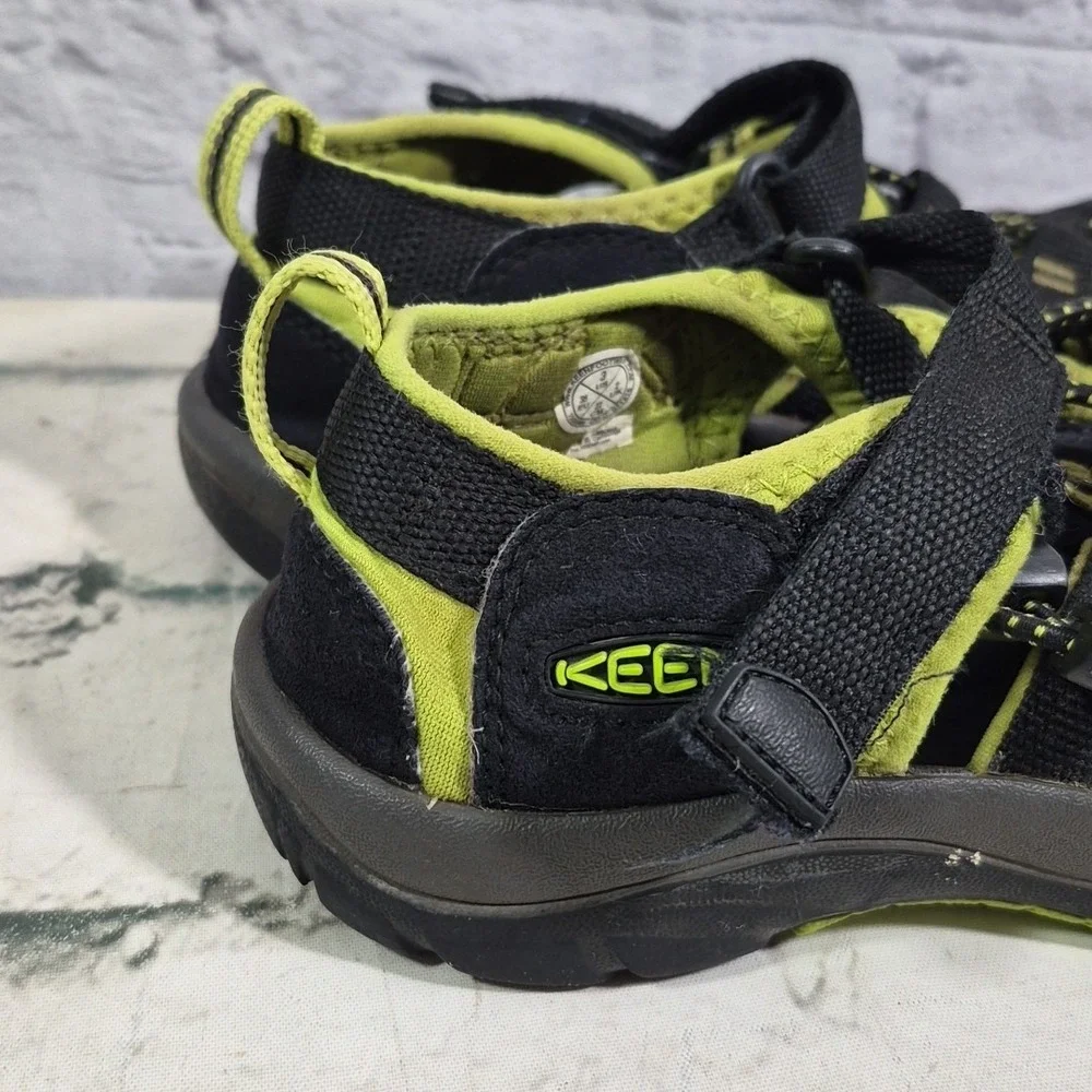 Keen Newport H2 Waterproof Shoes Big Boys 3 Black Lime Green 1009965